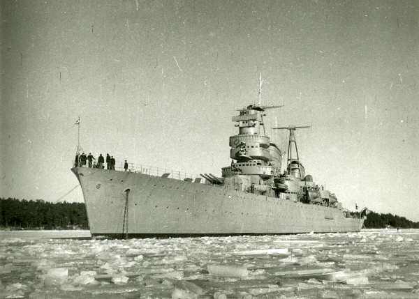 HMS_Göta_Lejon_in_ice